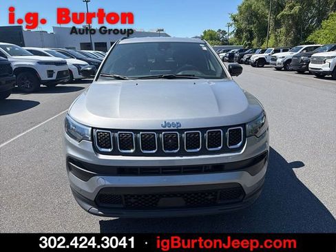 Used 2023 Jeep Compass Latitude AWD/4WD image 8
