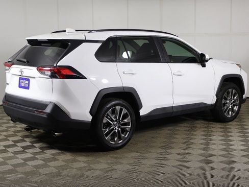 Used 2020 Toyota RAV4 XLE Premium FWD image 9