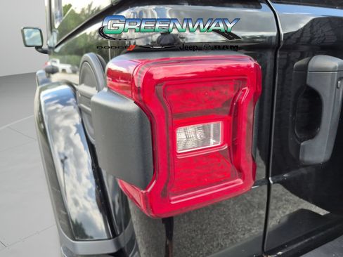 Used 2022 Jeep Wrangler Unlimited Sahara w/ LED Lighting Group AWD/4WD image 28