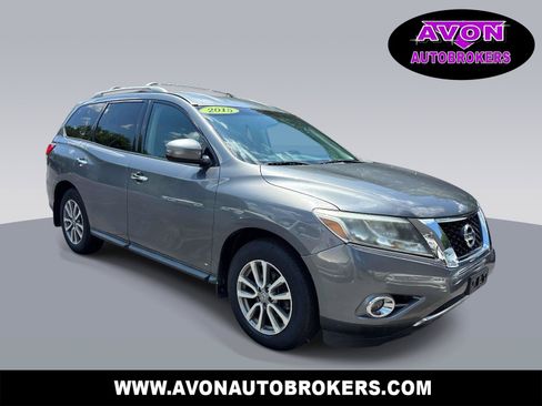 Used 2015 Nissan Pathfinder SV FWD image 1