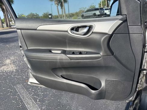 Used 2015 Nissan Sentra SR w/ SR Premium Package image 17