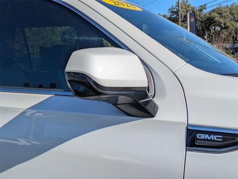 Used 2023 GMC Yukon Denali image 12