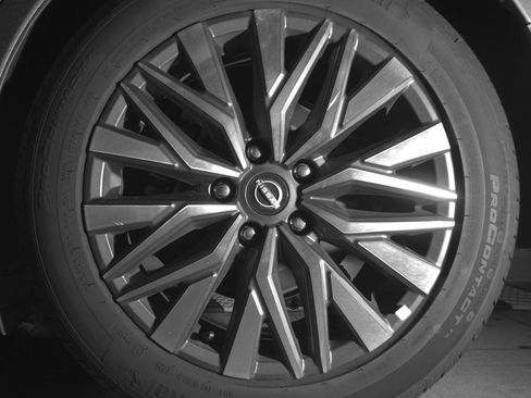 Used 2025 Nissan Altima 2.5 SV FWD image 14