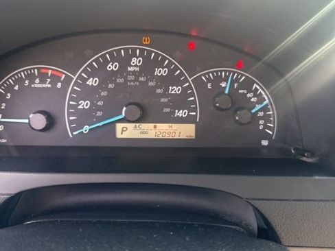 Used 2012 Toyota Camry L image 14