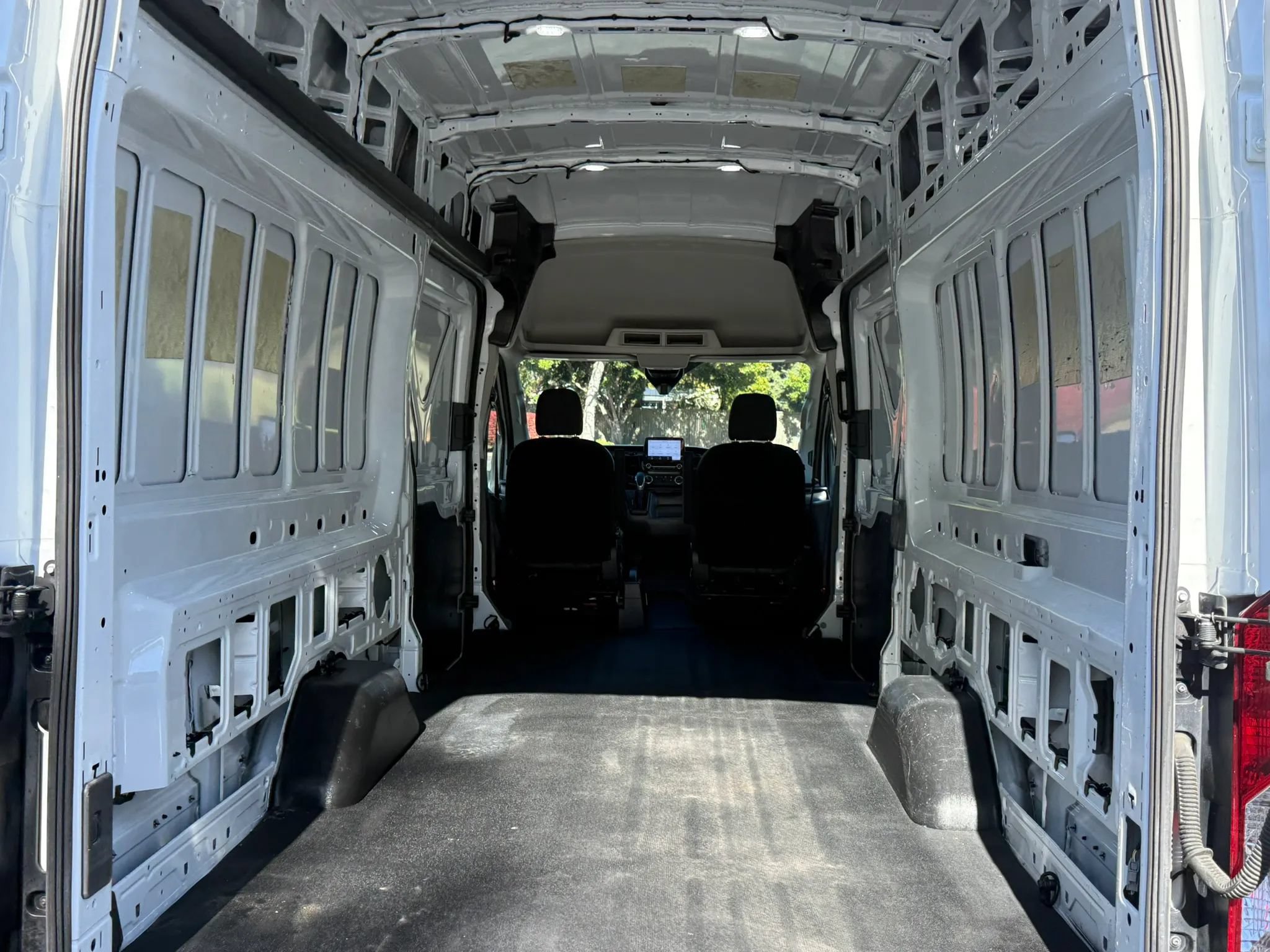 Used 2020 Ford Transit 350 148 High Roof Extended RWD image 3