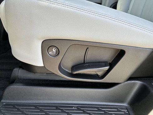 Used 2021 Hyundai Palisade SEL w/ Premium Package image 13