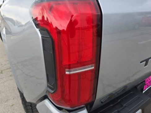 Used 2025 Toyota Tacoma SR5 AWD/4WD image 35