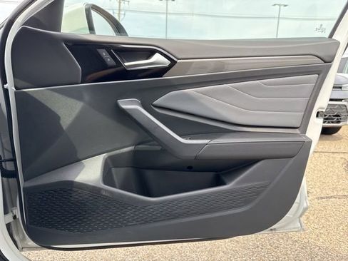 Used 2025 Volkswagen Jetta SEL image 16