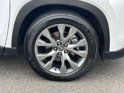 Used 2024 Toyota Grand Highlander AWD image 6