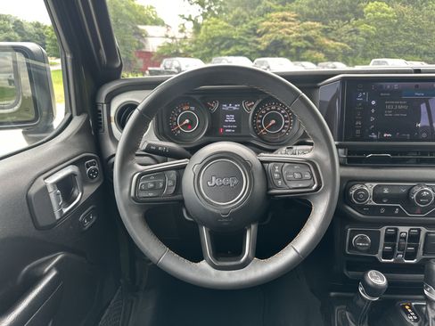 Used 2024 Jeep Wrangler Unlimited Sport AWD/4WD image 23