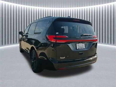 New 2026 Chrysler Pacifica Select w/ S Appearance Package image 14