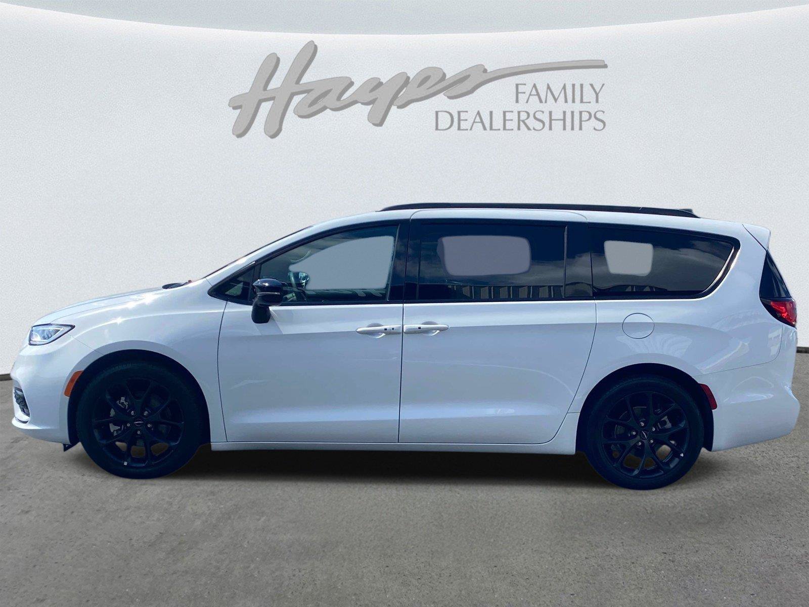 Used 2025 Chrysler Pacifica Limited FWD image 10