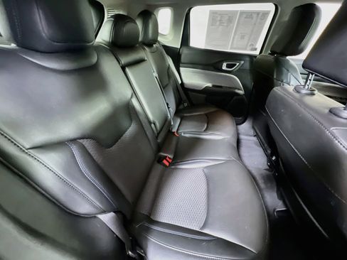 Used 2022 Jeep Compass Latitude AWD/4WD image 24