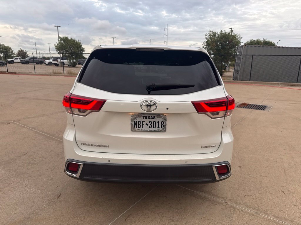 Used 2019 Toyota Highlander Limited FWD image 4