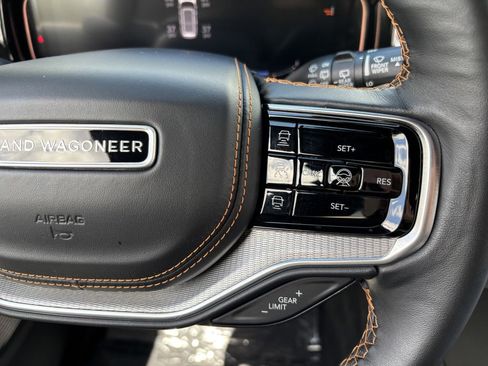 Used 2023 Jeep Grand Wagoneer Series III w/ Rear-Seat Entertainment Group AWD/4WD image 15