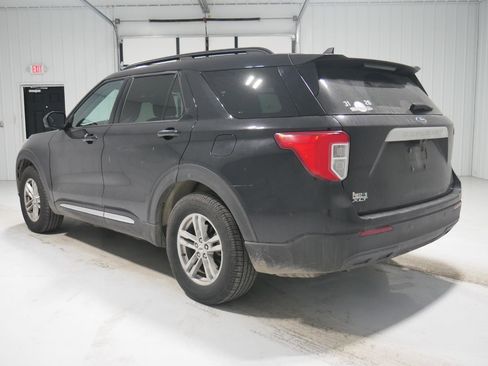 Certified 2022 Ford Explorer XLT image 7