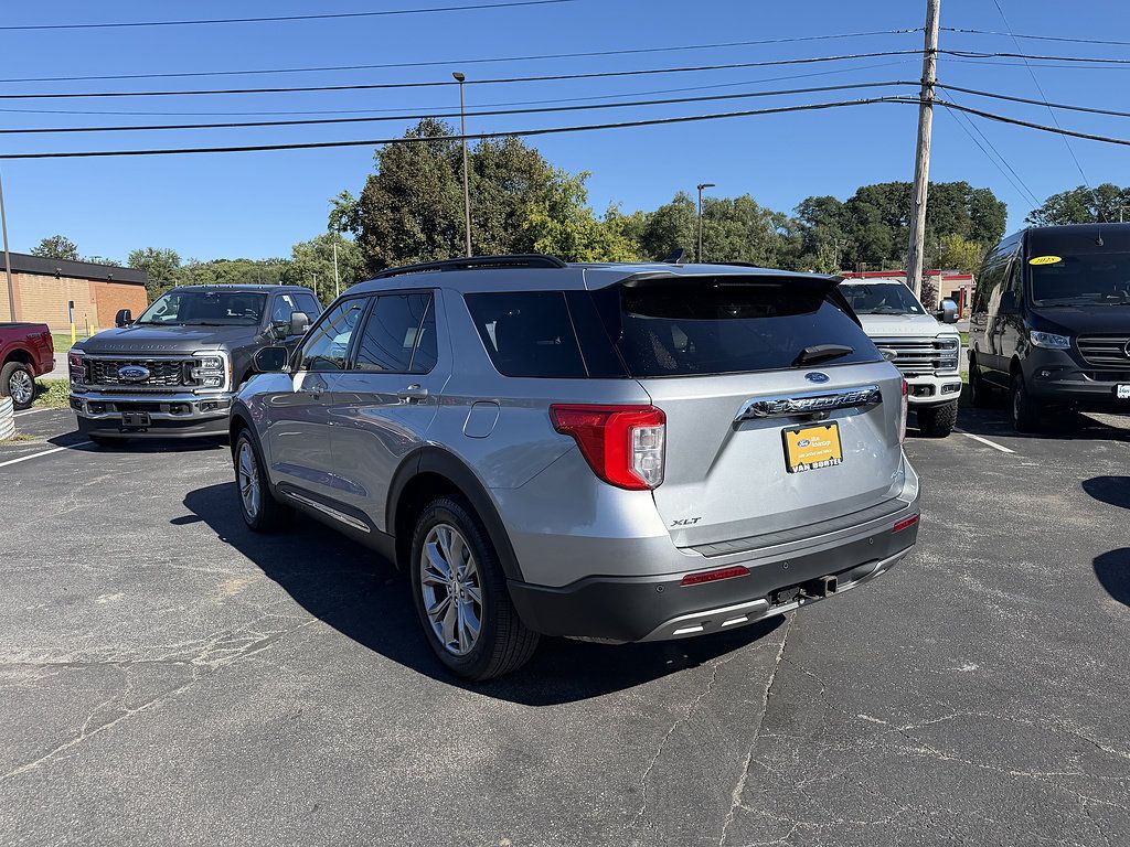 Certified 2023 Ford Explorer XLT w/ Equipment Group 202A AWD/4WD image 3