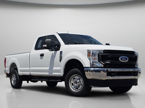 Used 2022 Ford F250 XL w/ Power Equipment Group AWD/4WD image 2