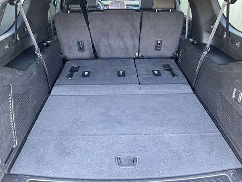 Used 2024 Chevrolet Suburban LT image 44