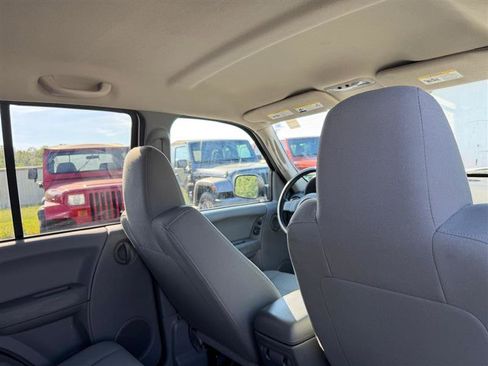 Used 2007 Jeep Liberty Sport AWD/4WD image 22