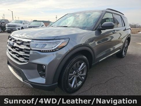 Used 2025 Ford Explorer Active w/ Active Comfort Package image 3