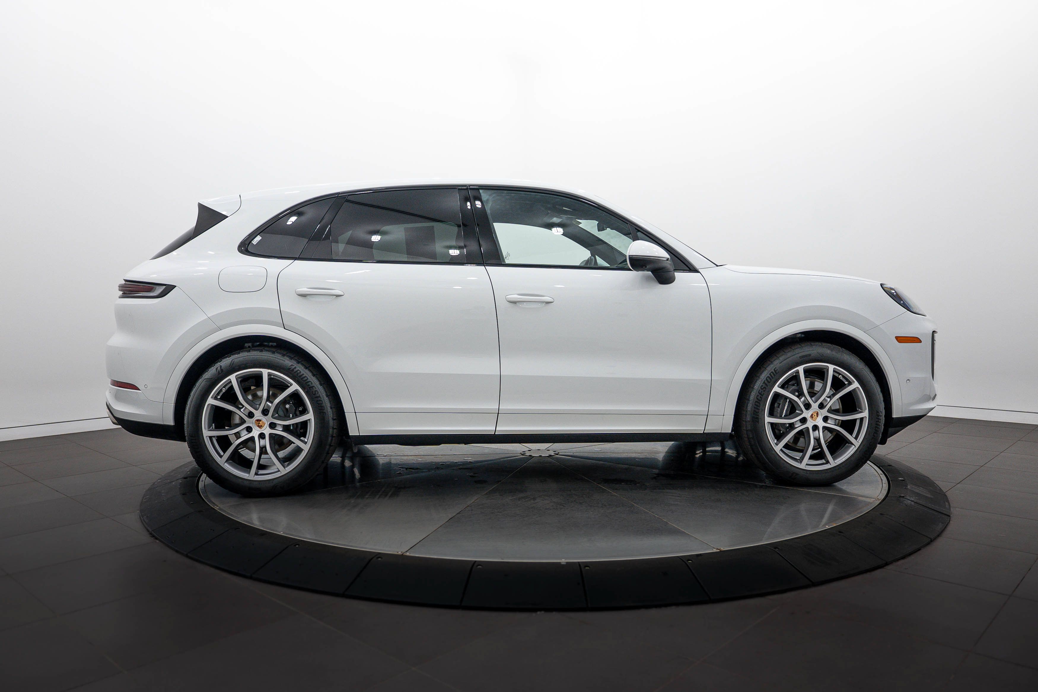 Certified 2026 Porsche Cayenne AWD/4WD image 8