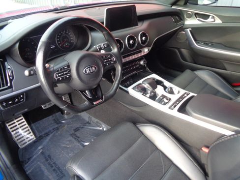Used 2018 Kia Stinger GT2 image 2
