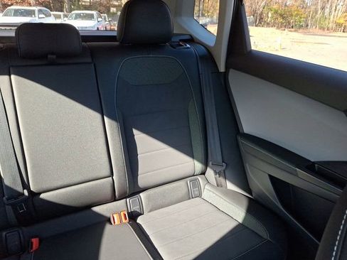 Certified 2024 Volkswagen Taos SE w/ Black Wheel Package image 19