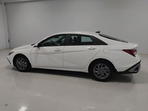 Used 2024 Hyundai Elantra SEL FWD image 3