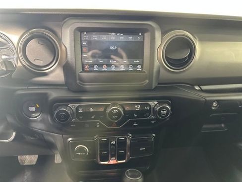 Used 2023 Jeep Wrangler Unlimited w/ Cold Weather Group image 21