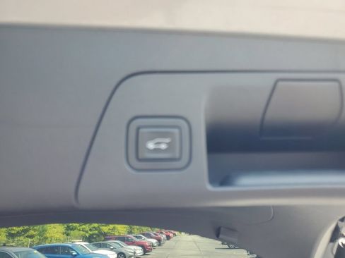 Used 2023 Buick Envision Essence w/ Technology Package I AWD/4WD image 18