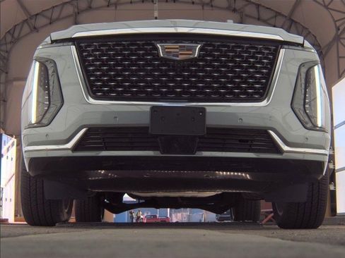 Certified 2025 Cadillac Escalade Premium Luxury image 10