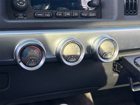 Used 2004 Chevrolet SSR w/ Preferred Equipment Group image 22