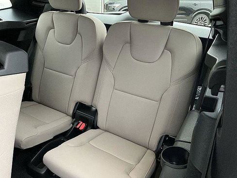 New 2026 Volvo XC90 T8 Plus w/ Protection Package Premier AWD/4WD image 13