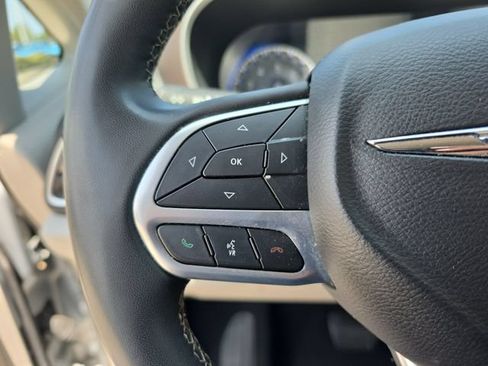 Used 2022 Chrysler Voyager LX FWD image 21