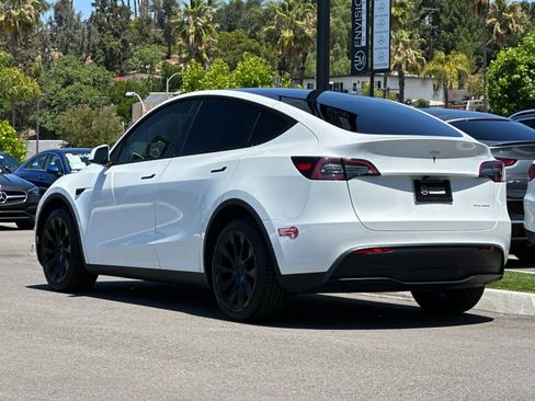 Used 2023 Tesla Model Y Long Range AWD/4WD image 5