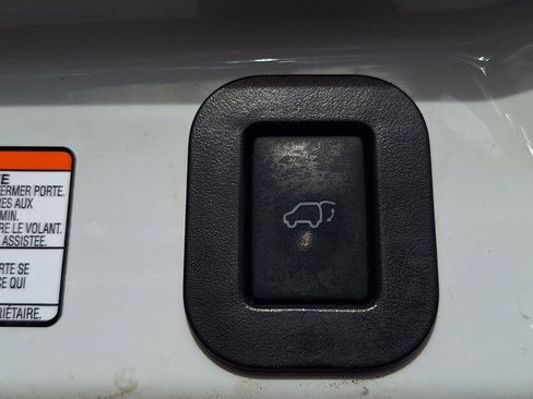 Used 2017 Toyota Sienna SE Premium image 28