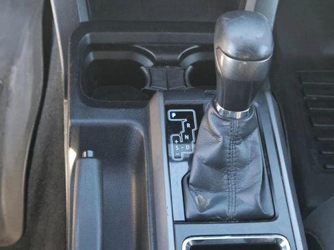 Used 2017 Toyota Tacoma TRD Sport image 15