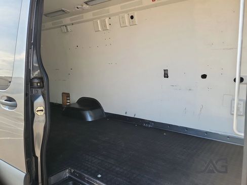 Used 2022 Mercedes-Benz Sprinter 4500 w/ Parking Package image 18