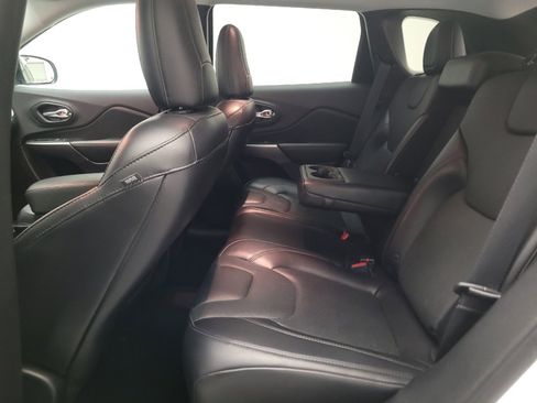 Used 2019 Jeep Cherokee Limited AWD/4WD image 18