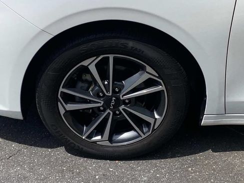 Used 2023 Kia Forte LXS w/ LXS Technology Package FWD image 6