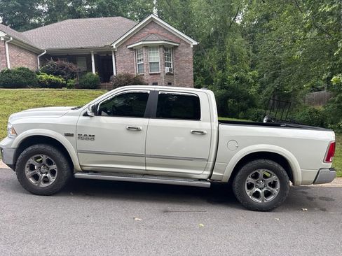 Used 2017 RAM 1500 Laramie w/ Convenience Group AWD/4WD image 18