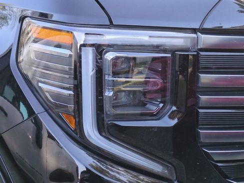 Used 2025 GMC Sierra 1500 AT4 w/ Technology Package image 5