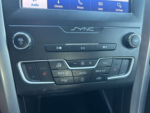 Used 2020 Ford Fusion SEL image 33