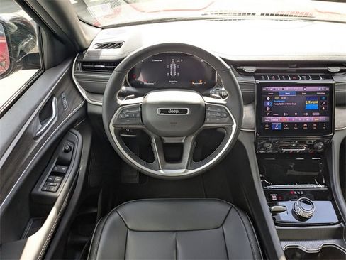 New 2025 Jeep Grand Cherokee Limited image 16