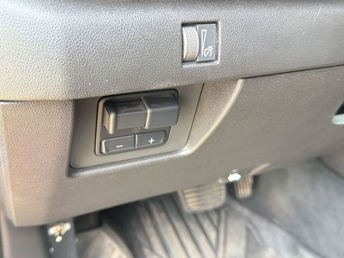 Used 2025 Chevrolet Colorado Trail Boss AWD/4WD image 16