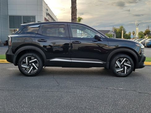 Used 2025 Nissan Kicks SV image 28