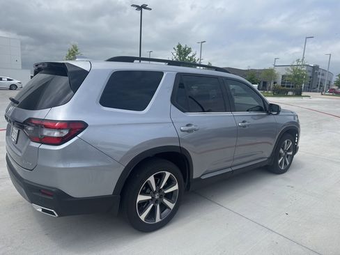Used 2024 Honda Pilot Elite image 2