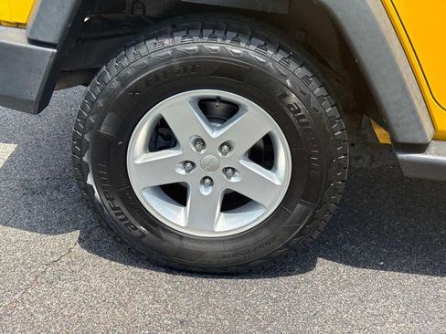 Used 2015 Jeep Wrangler Unlimited Sport w/ Quick Order Package 24S AWD/4WD image 14