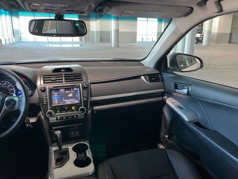 Used 2014 Toyota Camry SE w/ Moonroof Package FWD image 34